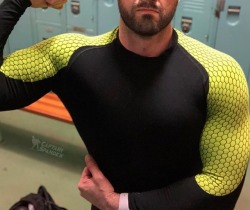 captnspandex:  A little like snakeskin! Me likey! . . . #lycra