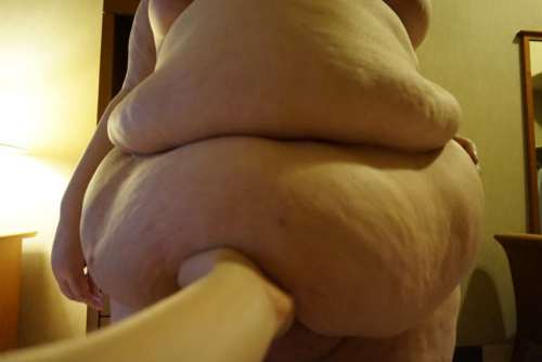 bonnidragonbelly:  I’ll never be anything to him (he said so.) But damn the boy loves my body.  And I really needed some belly loving and intimacy. 