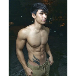 evianguy: Hawt Asian Stud! 