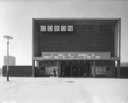modernism-in-metroland:  Harlow Odeon (1960) by TP Bennett and