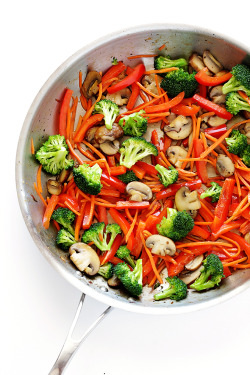 foodffs:  30-MINUTE SESAME CHICKEN NOODLE STIR-FRY Really nice