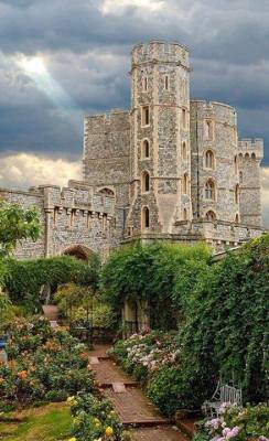 ancientorigins: Windsor Castle, England