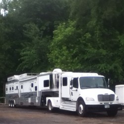 Spotted this beautiful horse trailering set up this morning!!