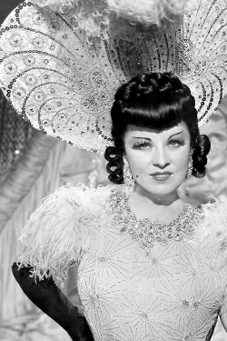 bellecs:  Mae West as a brunette in Every Day’s a Holiday (1937)