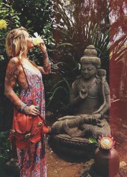 nirvanic-shrines:  hippie blog ॐ❂