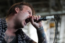 abbeyarizonaphoto:  Caleb Shomo || Beartooth Vans Warped Tour,