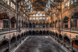 destroyed-and-abandoned:  Abandoned building in Poland