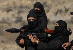 fnhfal:  Pakistani female police commandos attend a training
