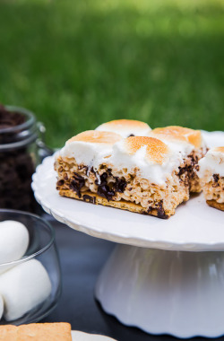 foody-goody:  S’mores Rice Crispy Treats (Dessert for Two)