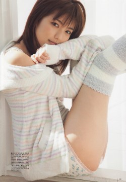 chong2-ho1:  Erina Mano : 真野恵里菜 nice legs  Beautiful