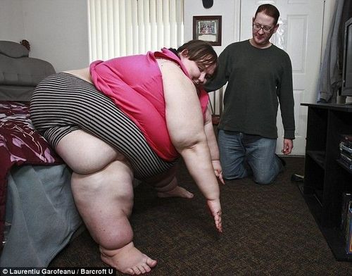 fantasyfeederism:  I hope he feeds this greedy fatty well into immobility, soon she will become a helpless fat piggy