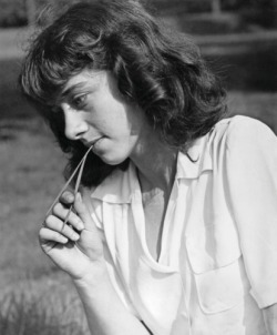 inneroptics:    Diane Arbus -in Central Park, 1939    