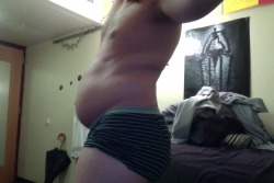 freshmanfatty:  Me doing some camwhoring… ;D I’m just getting