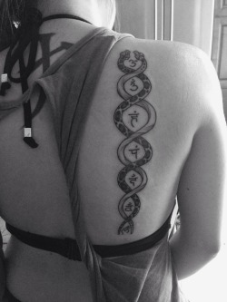 fuckyeahtattoos:  KEEP YOUR CHAKRAS OPEN  done by Shaun Kyle