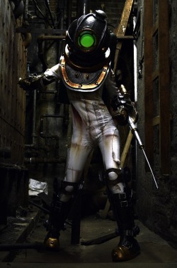 alphadrug:  theomeganerd:  BioShock 2 ~ Big Sister Cosplay by Malinda