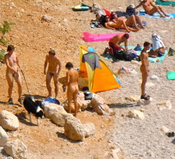 nudeamateurbeach:Follow us and see latest voyeur beach candid