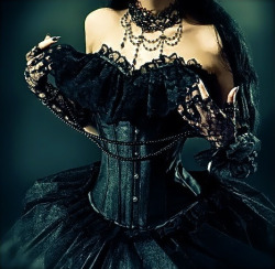 londonwarrior:  Nice corset 