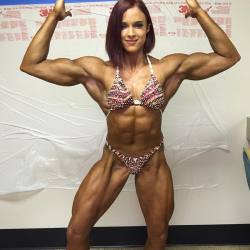 luvherfitbody:  @juliannegoespro     #LuvTheFlex    #becauseABSmatter