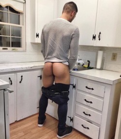 daddyhexxx:  Damn nice legs and that phatty though   DADDYHEXXX.NET