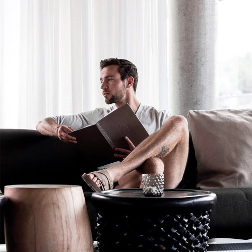 man-reading:  Benjamin Melzer   #tb to a beautiful weekend in