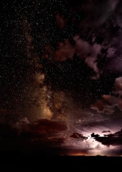 sexy-uredoinitright:  radivs:  Thunder and the Milky Way by Christopher