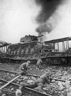 m4a1-shermayne:  German soldiers advancing by a KV-1 loaded for