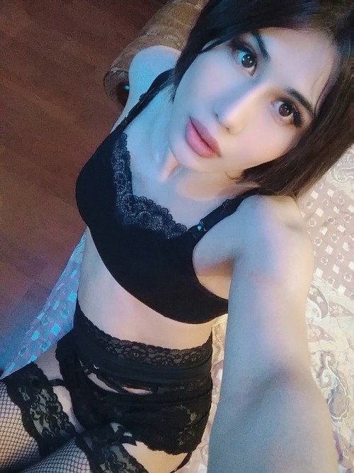 Tgirl, usually at home or alone, living in Italy