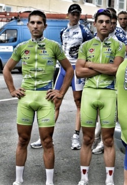 gearjock:  Bulging boys in green. gearjock.tumblr.com 