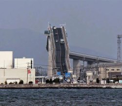 A frightening bridge in Japan…