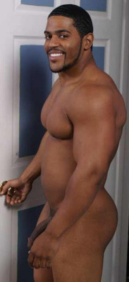 m3undercover:  big-brown-brutal-beauties:  Brian Pumper     