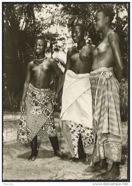 Congolese Bakusu women, via Delcampe.   