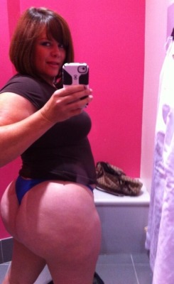 marcydiamond:  Trying on clothes. #bigwhitebooty #bigbootywhitegirl