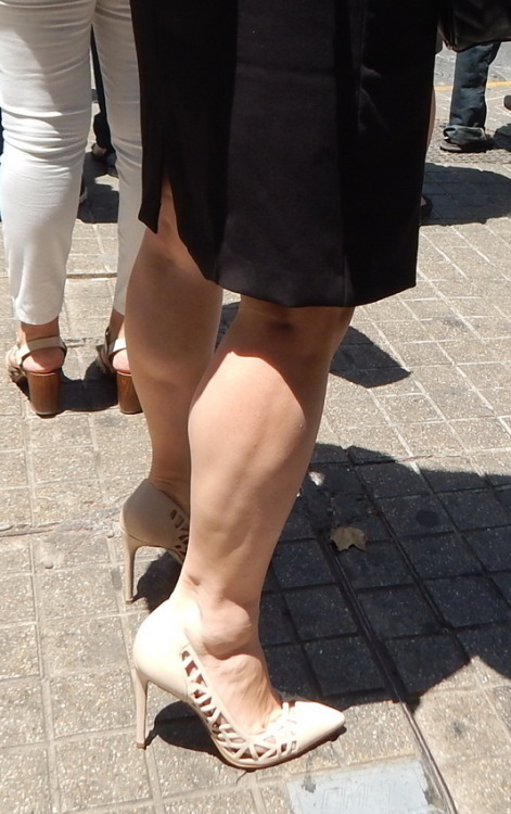 Street Shots - Muscular Calves : http://www.her-calves-muscle-legs.com/2018/02/women-with-hard-muscular-calves-in-high.html