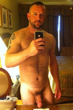 alanh-me:  irondevil1:    98k+ follow all things gay, naturist