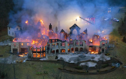 destroyed-and-abandoned:  Four million dollar mansion burns to