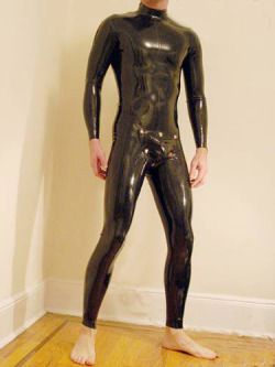 mmfan2k3:  2manykinks:  Dark black shiny rubber, and the palest of feet …  HOT!