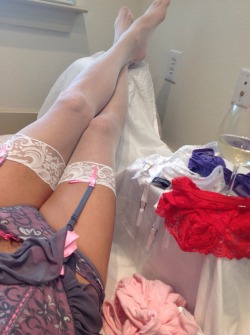 amarriedsissy:  Relax in something pretty. http://amarriedsissy.blogspot.com