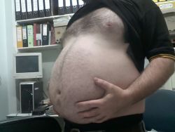 pumpui-fatty:  Fat tummy Tuesday  This was after a McDonald’s