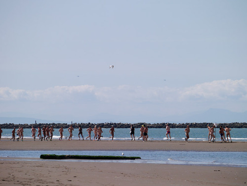 experiencenakedrunning:  https://wreckbeach.wordpress.com/2015/08/30/19th-annual-wreck-beach-bare-buns-run-2015/   Nude Beach Running