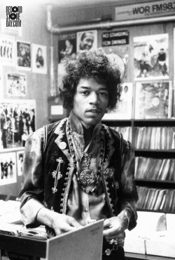 soundsof71:  Jimi Hendrix crate-digging, 1967, before the release