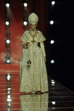 louisvuitttonn:Christian Dior Fall ‘00 Couture