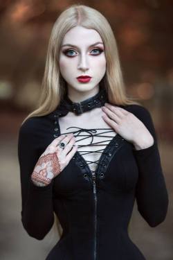 gothicandamazing:  Model/MUA/Photo: AbsentiaWelcome to Gothic