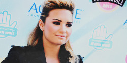 bite-icons:  Demi Lovato - Teen Choice Awards 2013 (c)      