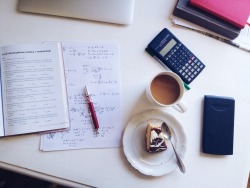 studybroadly:  the ‘cake makes maths revision bearable’ trick