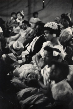 lascasartoris:  Easter Sunday (top-bottom) Harlem 1947 by Henri