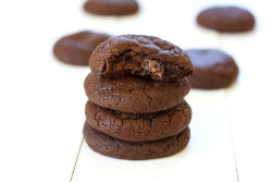 do-not-touch-my-food:  Chocolate Fudge Cookies