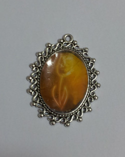 notcrazyiswear:  “white tulip” pendant up for grabs.couldn’t