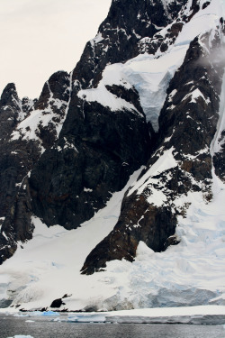 lvndcity:  Antarctic mountain by Ilana Smith (2012) Antarctica