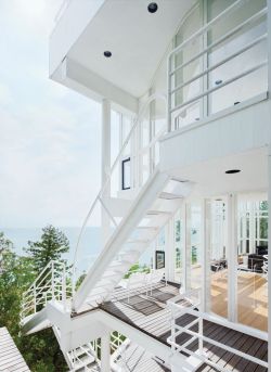 designed-for-life:  Richard Meier’s Douglas House is a clear