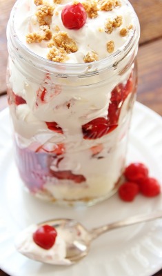 thecakebar:  Cherry Cheesecake In a Jar 